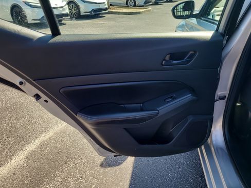 Used 2024 Nissan Altima 2.5 SV image 11