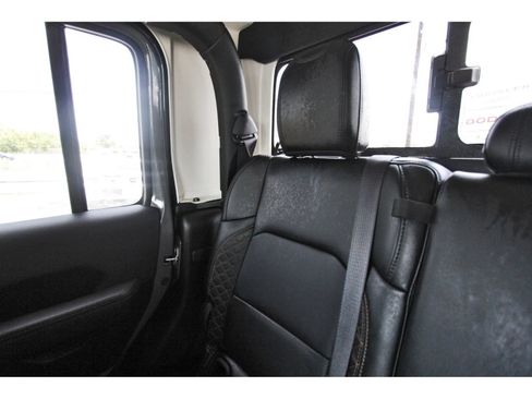Used 2023 Jeep Gladiator Overland AWD/4WD image 14