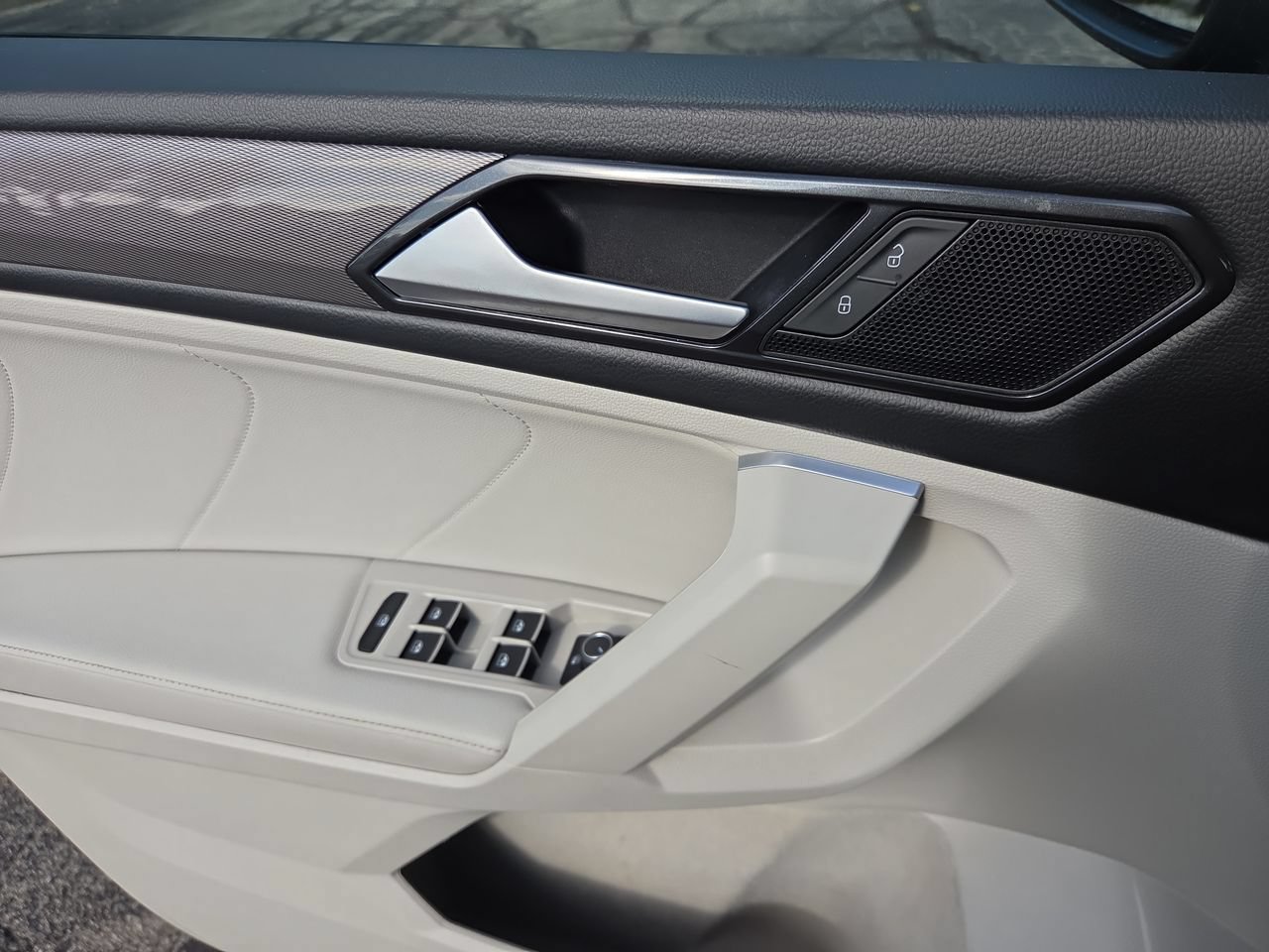 Used 2023 Volkswagen Tiguan SE FWD image 15