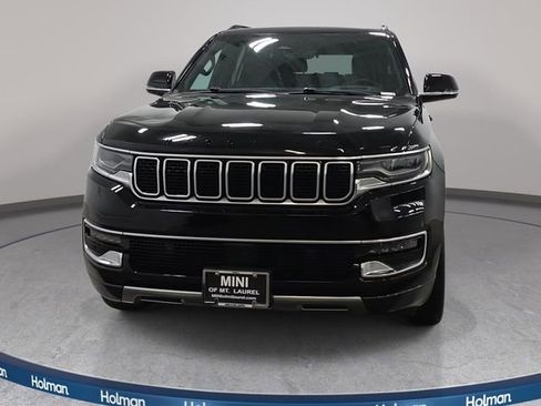 Used 2022 Jeep Wagoneer Series III w/ Premium Group I AWD/4WD image 3