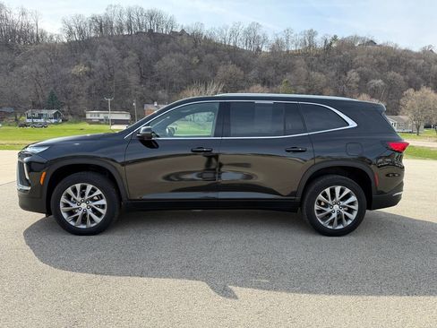 Used 2025 Buick Enclave Preferred AWD/4WD image 8