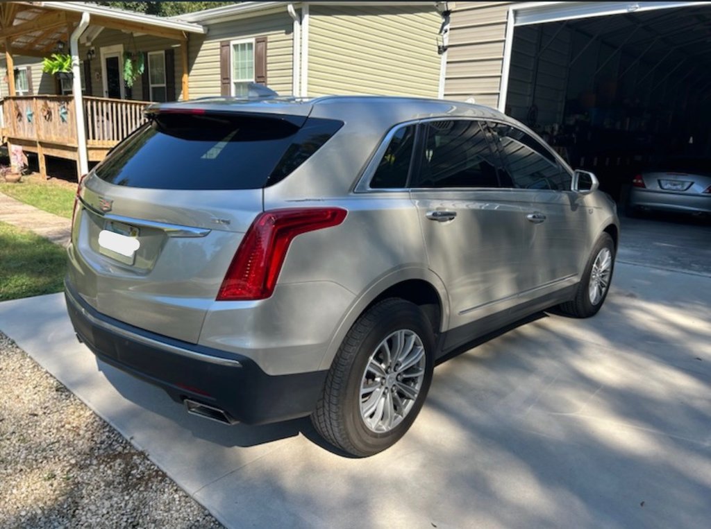 Used 2017 Cadillac XT5 Luxury FWD image 2
