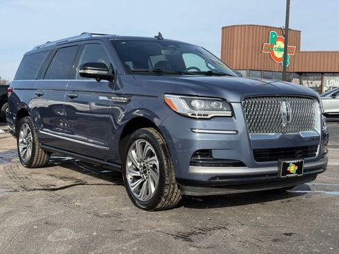 Used 2023 Lincoln Navigator L Reserve w/ Equipment Group 201A image 2