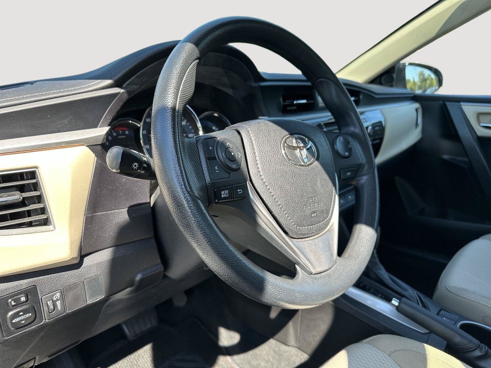 Used 2016 Toyota Corolla LE FWD image 11