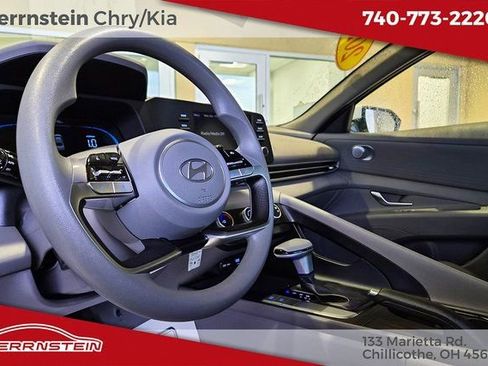Used 2024 Hyundai Elantra SE image 19