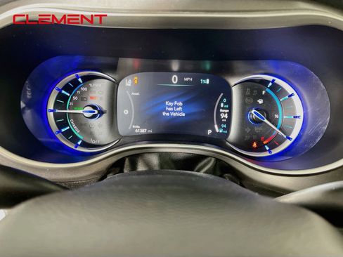 Used 2023 Chrysler Pacifica Touring-L FWD image 18