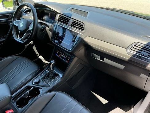 Used 2024 Volkswagen Tiguan SE AWD/4WD image 18