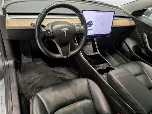 Used 2018 Tesla Model 3 Performance image 10