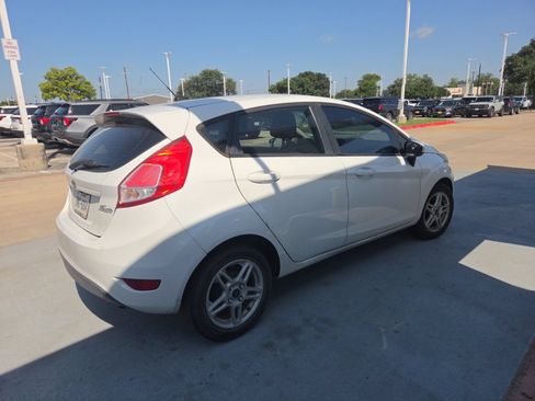 Used 2018 Ford Fiesta SE FWD image 3