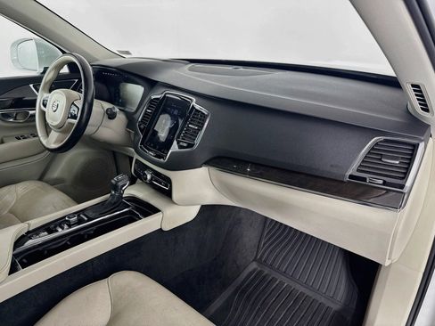 Used 2018 Volvo XC90 T6 Momentum w/ Convenience Package AWD/4WD image 29