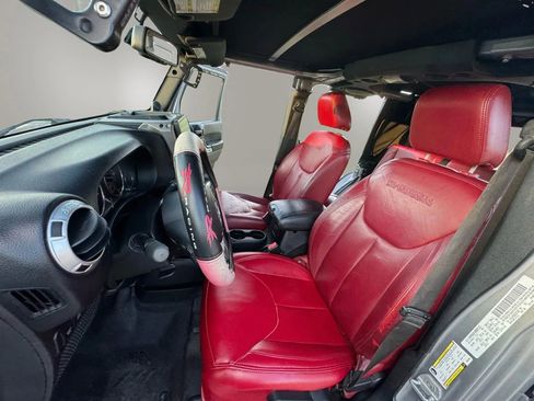 Used 2013 Jeep Wrangler Unlimited Rubicon AWD/4WD image 12