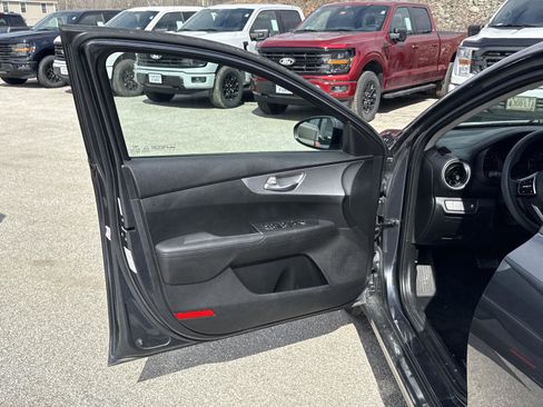 Used 2023 Kia Forte LXS image 11