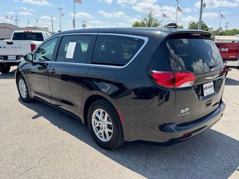 Used 2023 Chrysler Voyager LX FWD image 4