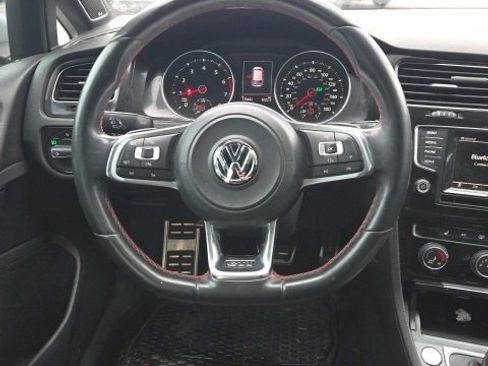 Used 2015 Volkswagen GTI SE image 22