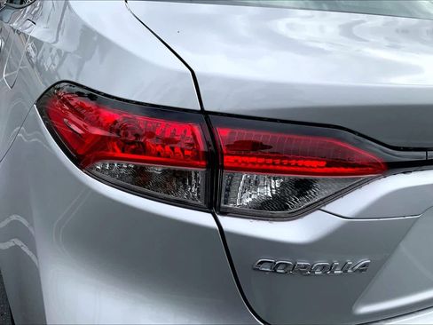 Certified 2025 Toyota Corolla LE image 27