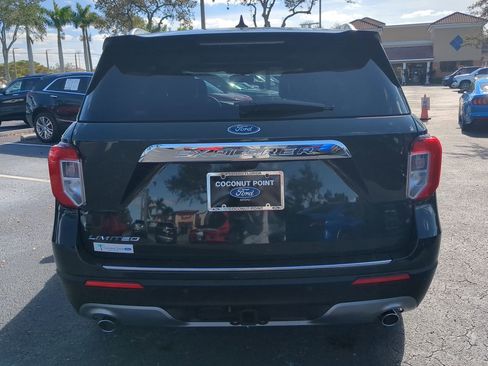 Certified 2022 Ford Explorer Limited w/ Equipment Group 301A image 5