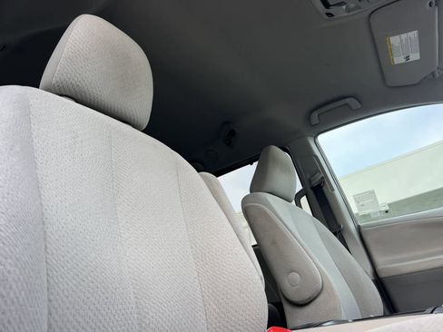 Used 2012 Toyota Sienna LE image 18