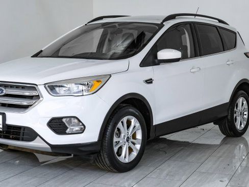 Used 2018 Ford Escape SE w/ SE Sync 3 Package AWD/4WD image 58