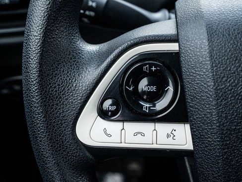 Used 2016 Toyota Prius Three image 18