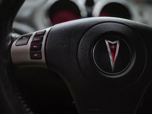 Used 2007 Pontiac Solstice Convertible w/ Premium Package RWD image 18