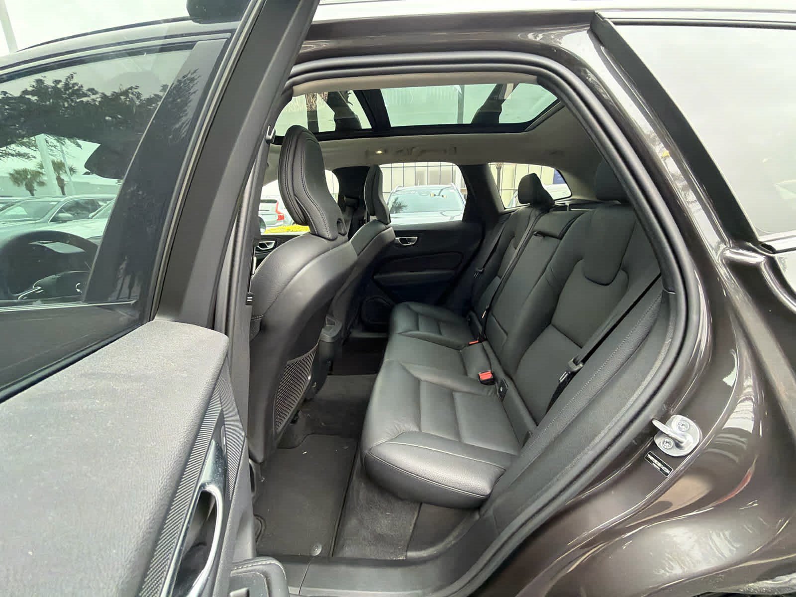 Certified 2025 Volvo XC60 B5 Plus AWD/4WD image 23