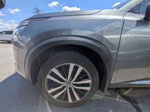 Used 2024 Nissan Pathfinder Platinum AWD/4WD image 9