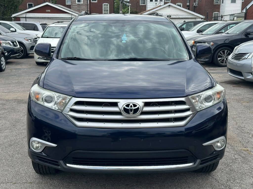 Used 2013 Toyota Highlander Plus AWD/4WD image 2