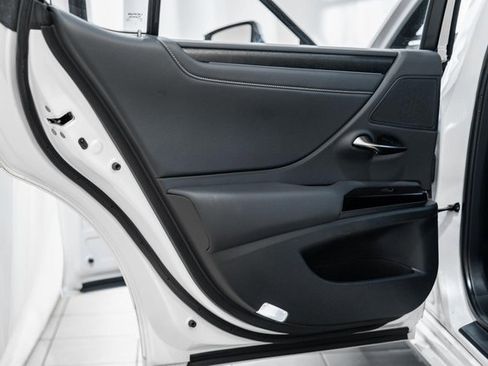 Used 2023 Lexus ES 300h w/ Luxury Package image 35