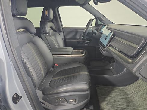 Used 2022 Rivian R1S Launch Edition image 24