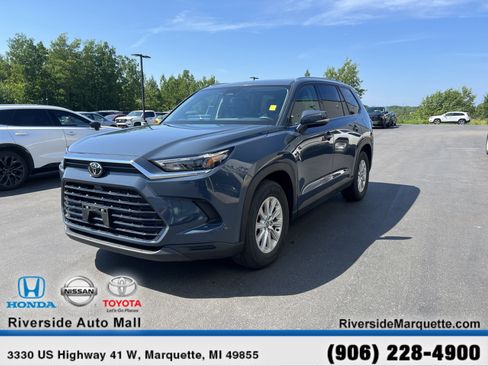 Used 2025 Toyota Grand Highlander AWD image 3