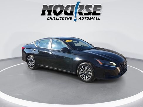Used 2024 Nissan Altima 2.5 SV FWD image 2