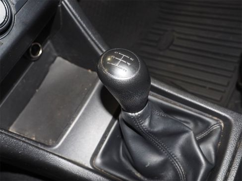 Used 2013 Subaru Crosstrek 2.0i Premium image 16