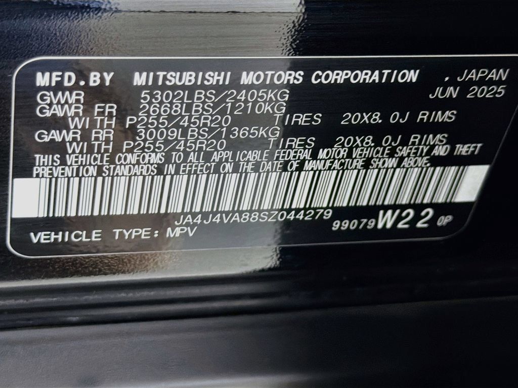 Used 2025 Mitsubishi Outlander AWD image 30
