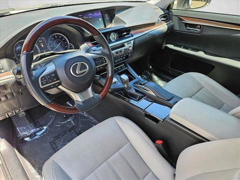 Used 2018 Lexus ES 350 w/ Luxury Package w/Wood Trim FWD image 12