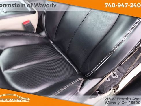 Used 2023 Chrysler Pacifica Touring-L image 24