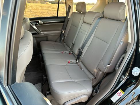 Used 2017 Lexus GX 460 image 23