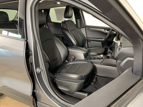 Used 2023 Ford Escape SE image 35