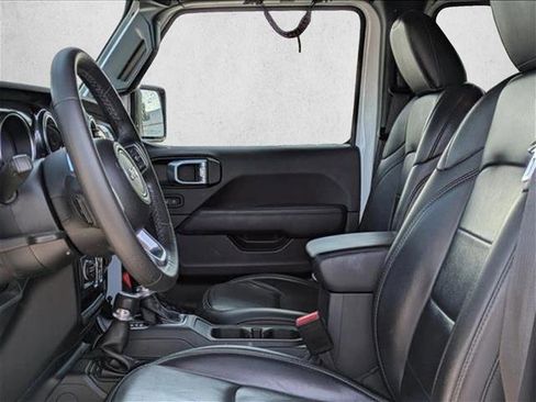 Used 2022 Jeep Wrangler Unlimited Sahara AWD/4WD image 13