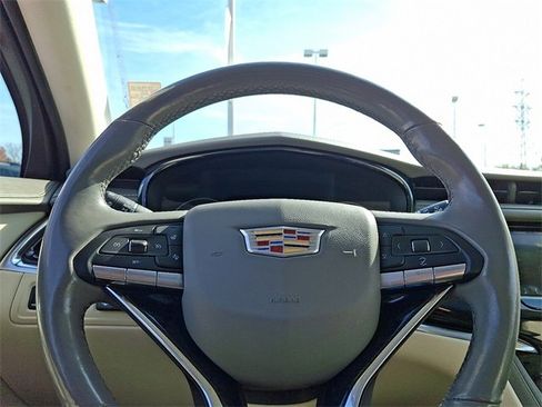 Used 2020 Cadillac XT6 Premium Luxury image 19