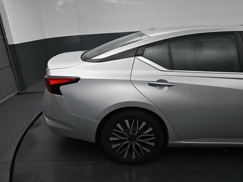Used 2023 Nissan Altima 2.5 SV FWD image 11