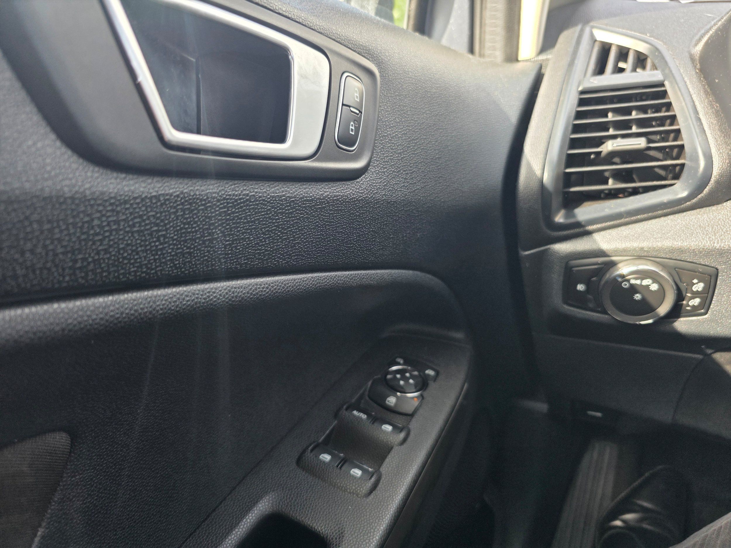 Used 2018 Ford EcoSport SE AWD/4WD image 18