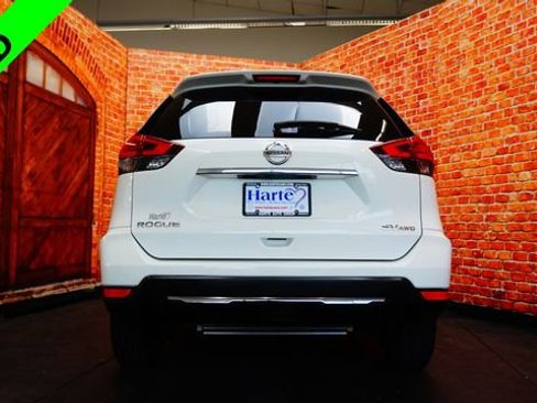 Used 2017 Nissan Rogue SV image 6