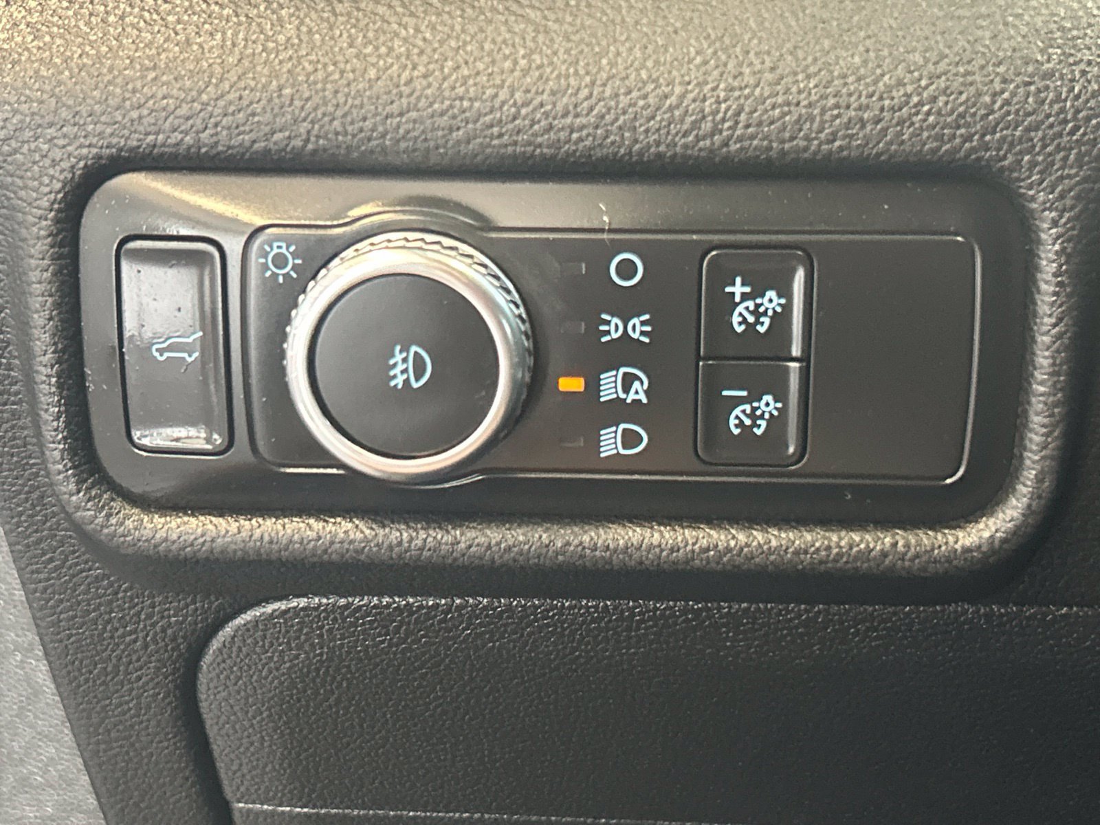 Used 2020 Ford Explorer XLT w/ Equipment Group 202A AWD/4WD image 19