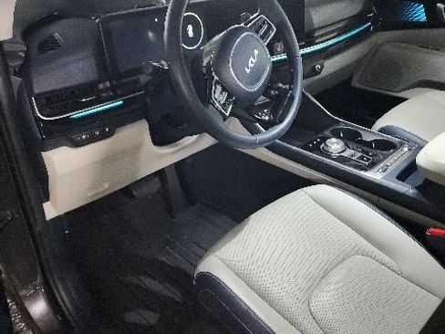 Certified 2025 Kia Carnival SX Prestige FWD image 7