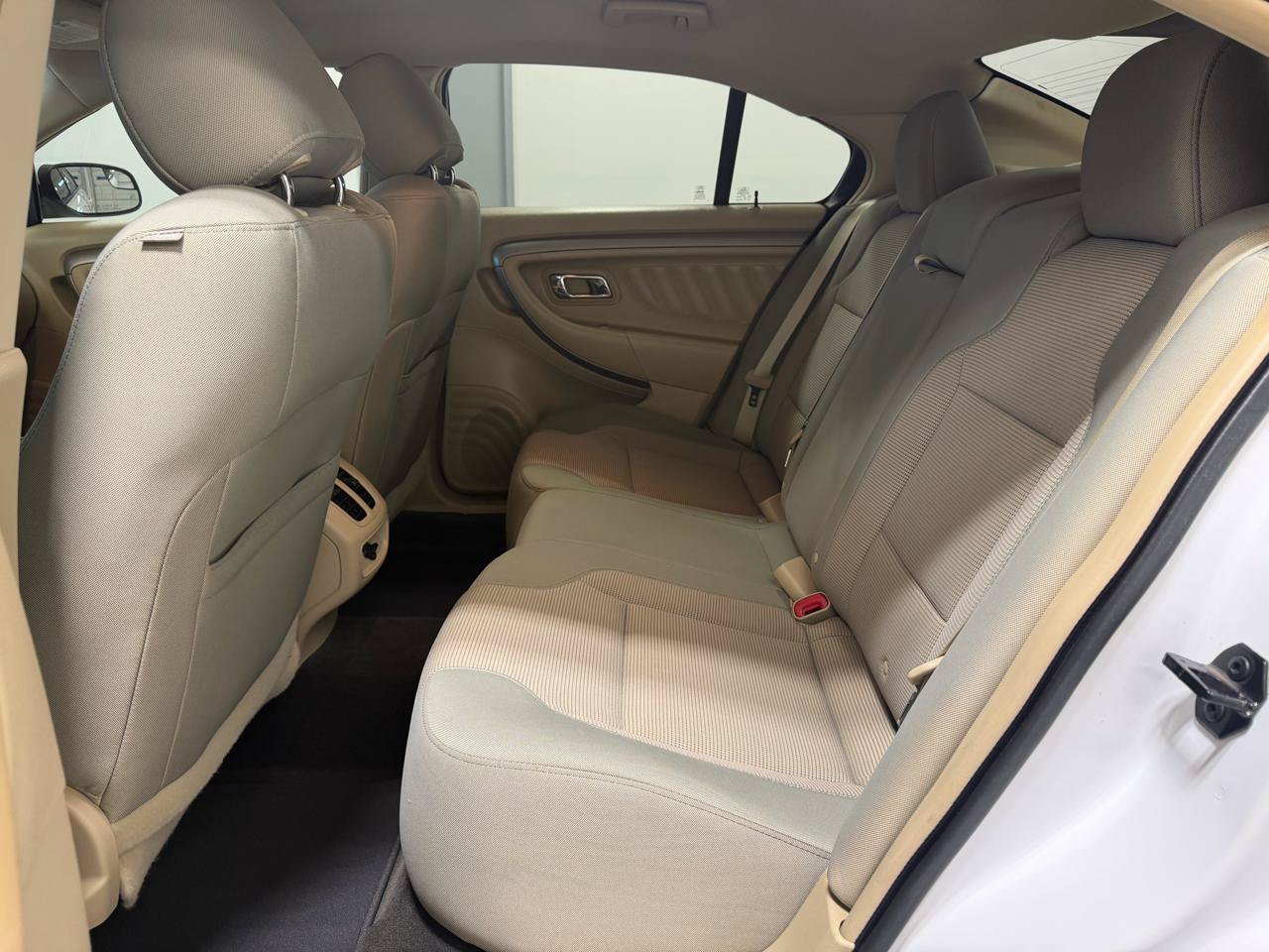 Used 2016 Ford Taurus SEL FWD image 21