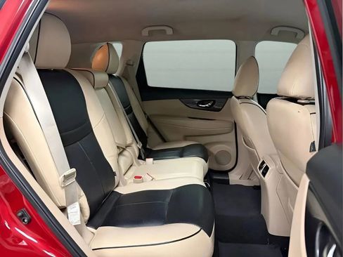 Used 2018 Nissan Rogue SV w/ Premium Package FWD image 13
