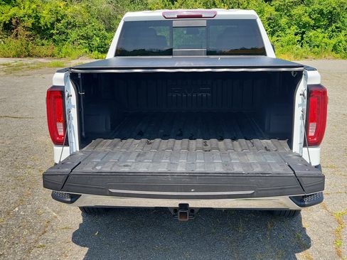 Used 2022 GMC Sierra 1500 SLT w/ SLT Premium Plus Package AWD/4WD image 17