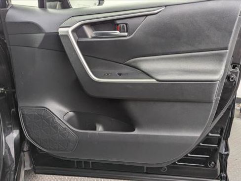 Used 2019 Toyota RAV4 XLE w/ Convenience Package image 23