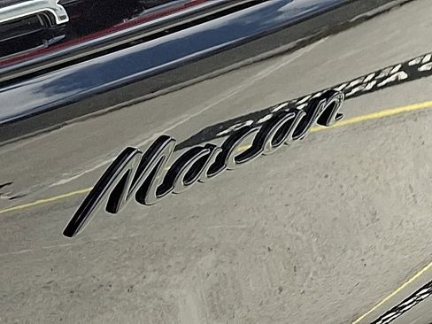 Used 2025 Porsche Macan image 25