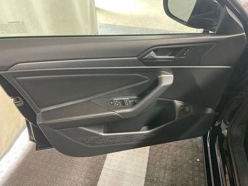 Certified 2023 Volkswagen Jetta SE w/ Panoramic Sunroof Package FWD image 12